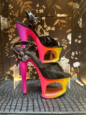 Pleaser Moon 709 UV Size 5